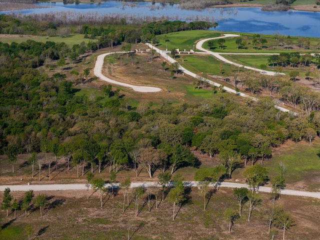 254 Timberland Heights, Windom, TX 75492