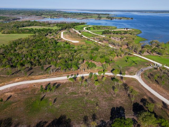 254 Timberland Heights, Windom, TX 75492