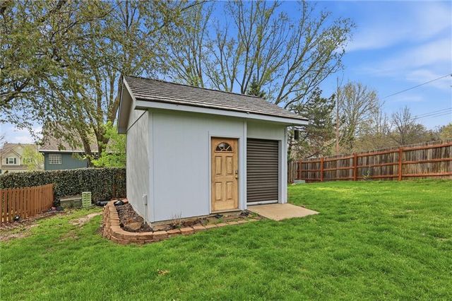 4702 Roundtree Court, Shawnee, KS 66226