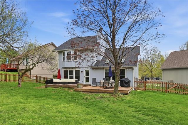 4702 Roundtree Court, Shawnee, KS 66226