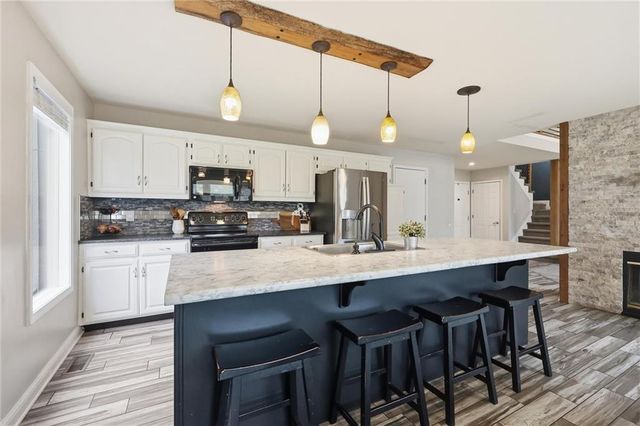 4702 Roundtree Court, Shawnee, KS 66226