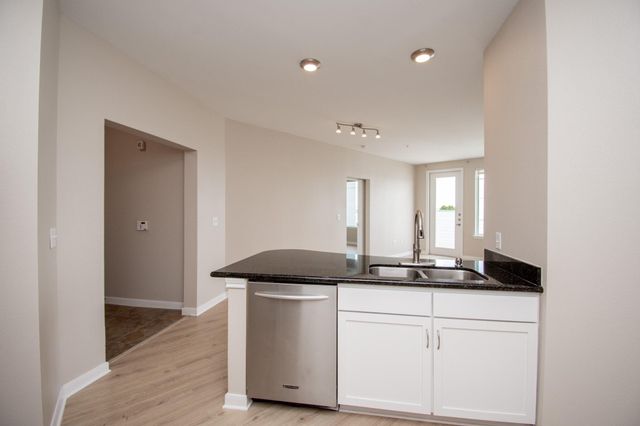 505 Jackson Hill Street 409, Houston, TX 77007