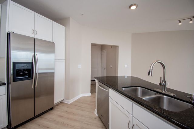 505 Jackson Hill Street 409, Houston, TX 77007