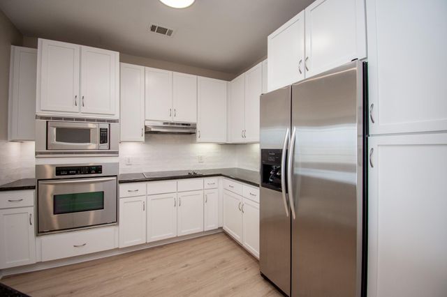 505 Jackson Hill Street 409, Houston, TX 77007