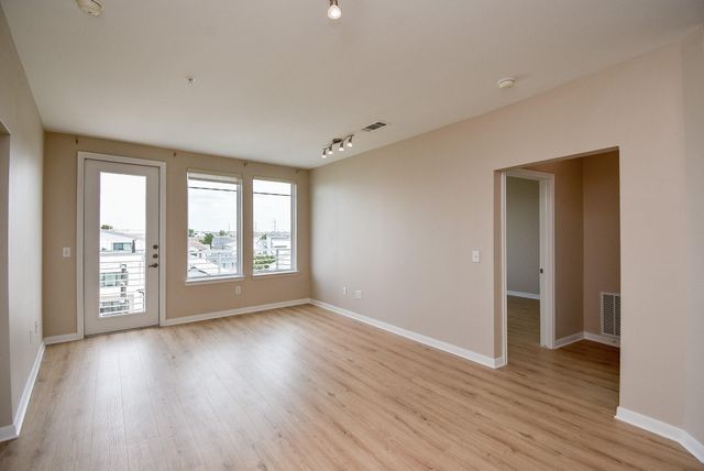505 Jackson Hill Street 409, Houston, TX 77007