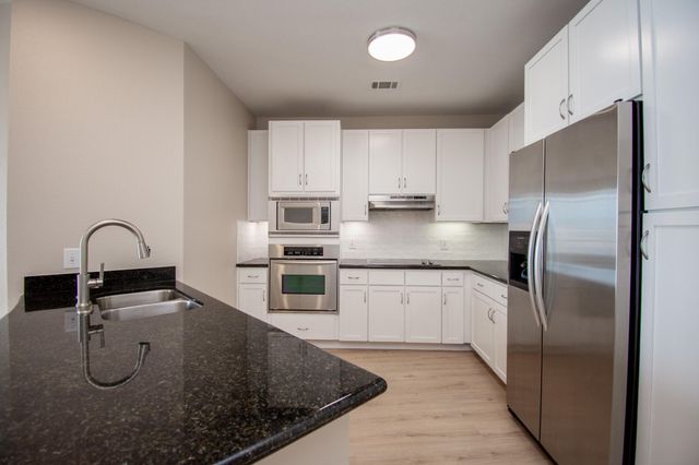 505 Jackson Hill Street 409, Houston, TX 77007