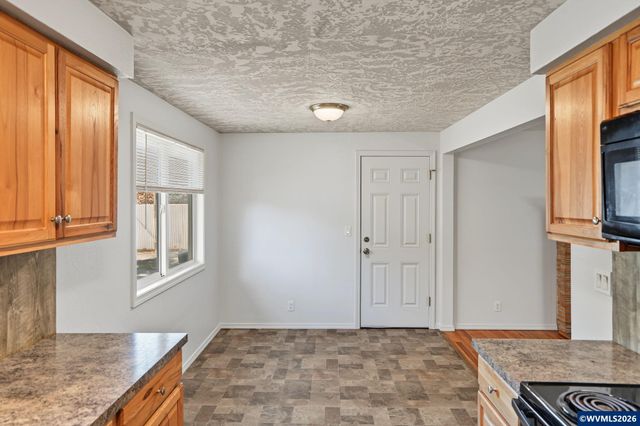 161 N 7th St, Jefferson, OR 97352