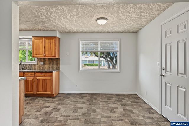 161 N 7th St, Jefferson, OR 97352