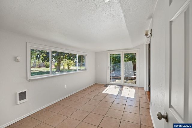161 N 7th St, Jefferson, OR 97352