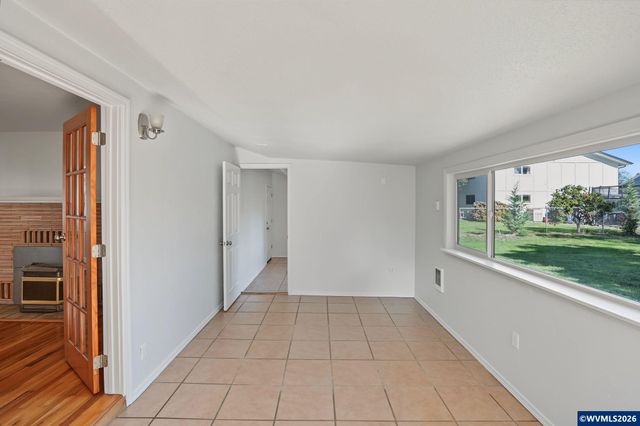 161 N 7th St, Jefferson, OR 97352