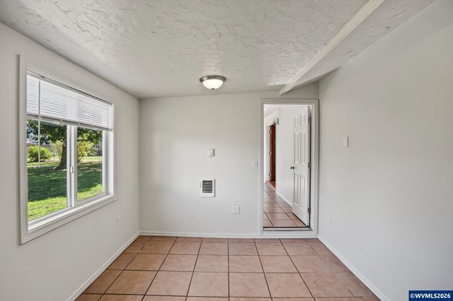 161 N 7th St, Jefferson, OR 97352
