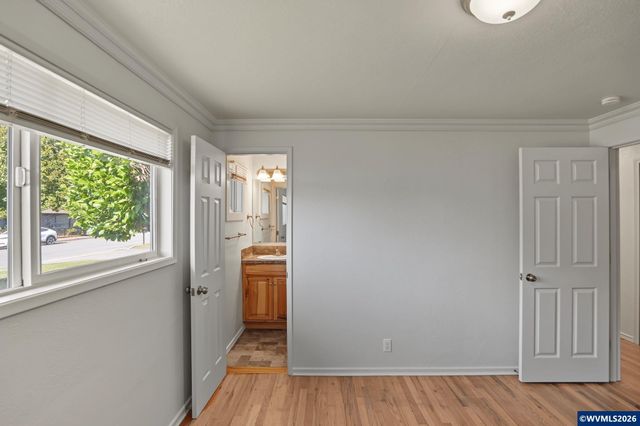161 N 7th St, Jefferson, OR 97352