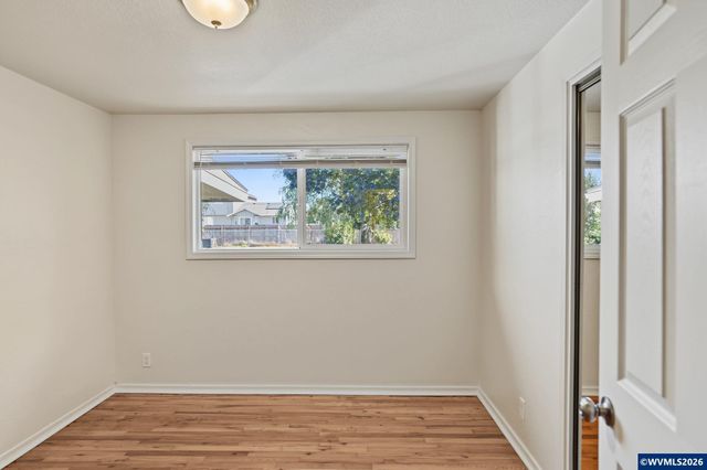161 N 7th St, Jefferson, OR 97352