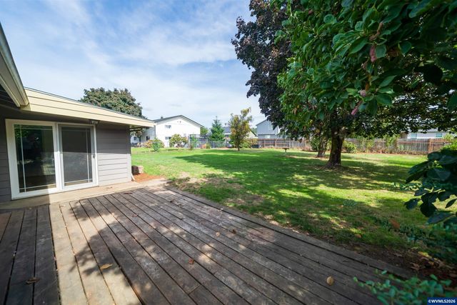 161 N 7th St, Jefferson, OR 97352