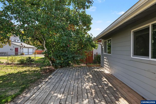 161 N 7th St, Jefferson, OR 97352