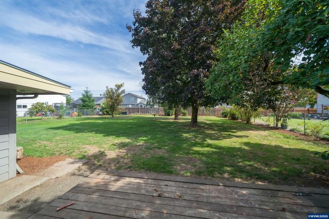 161 N 7th St, Jefferson, OR 97352