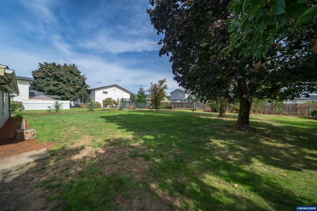 161 N 7th St, Jefferson, OR 97352