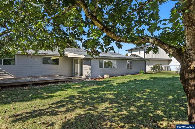 161 N 7th St, Jefferson, OR 97352