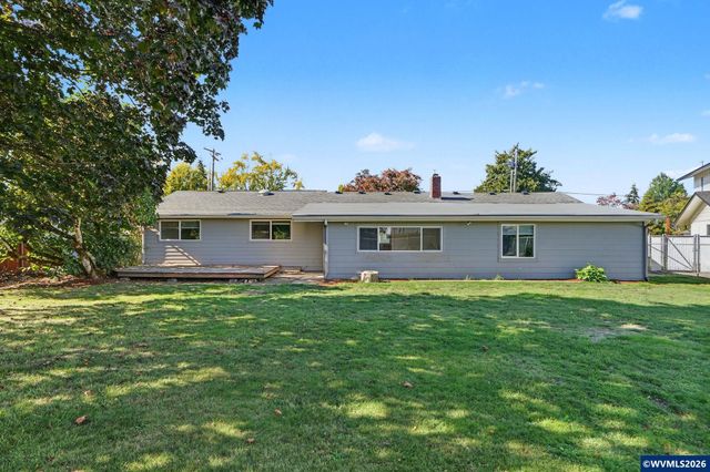 161 N 7th St, Jefferson, OR 97352