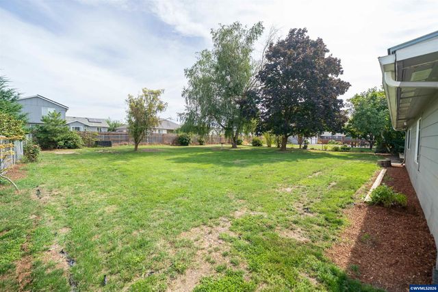 161 N 7th St, Jefferson, OR 97352