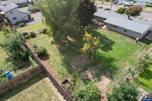 161 N 7th St, Jefferson, OR 97352