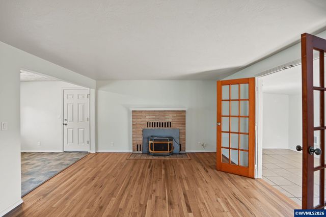 161 N 7th St, Jefferson, OR 97352