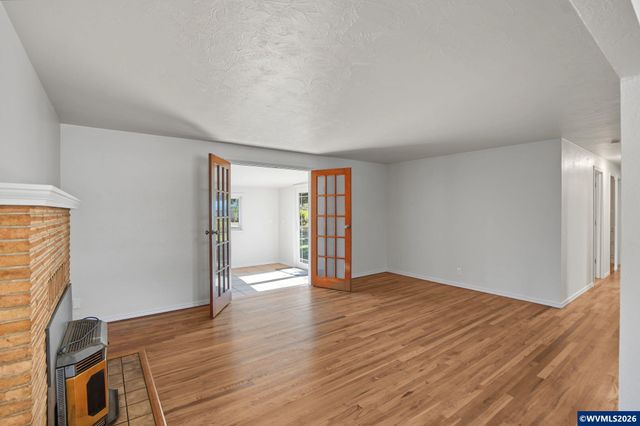 161 N 7th St, Jefferson, OR 97352