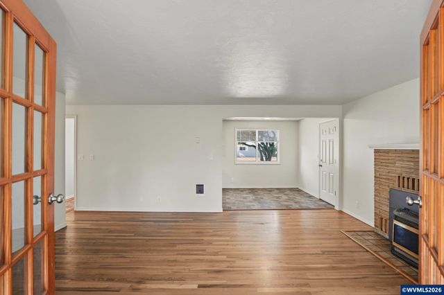 161 N 7th St, Jefferson, OR 97352