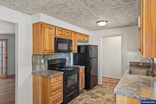 161 N 7th St, Jefferson, OR 97352
