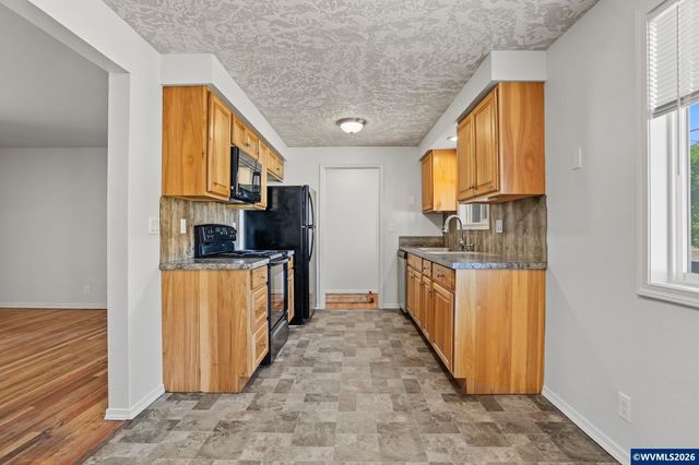 161 N 7th St, Jefferson, OR 97352