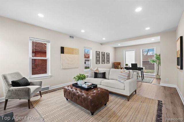 15093 Stahelin Avenue, Detroit, MI 48223