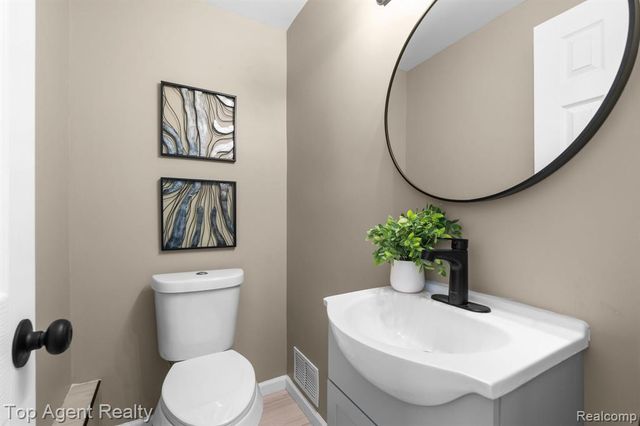 15093 Stahelin Avenue, Detroit, MI 48223