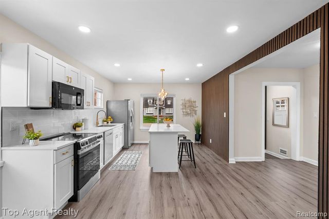 15093 Stahelin Avenue, Detroit, MI 48223