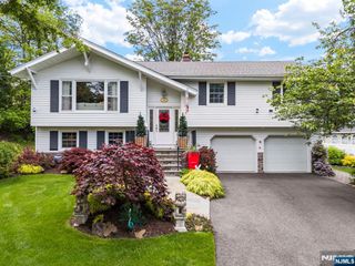 9 East Brook Drive, Paramus, NJ 07652