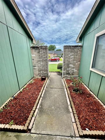 7254 Sonnet Glen Lane, Houston, TX 77095