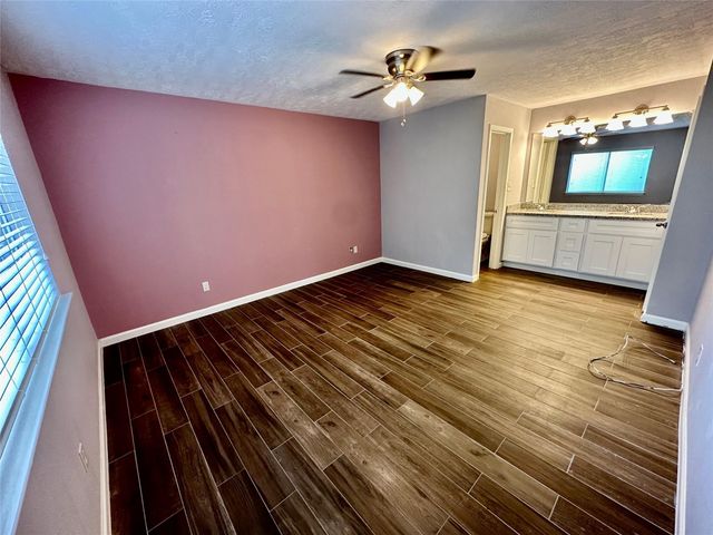 7254 Sonnet Glen Lane, Houston, TX 77095