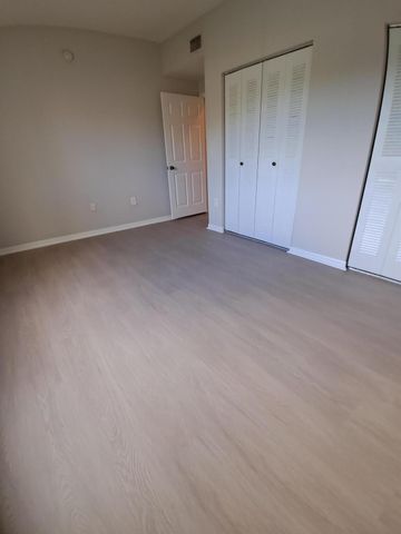 280 Crestwood Circle 102, Royal Palm Beach, FL 33411