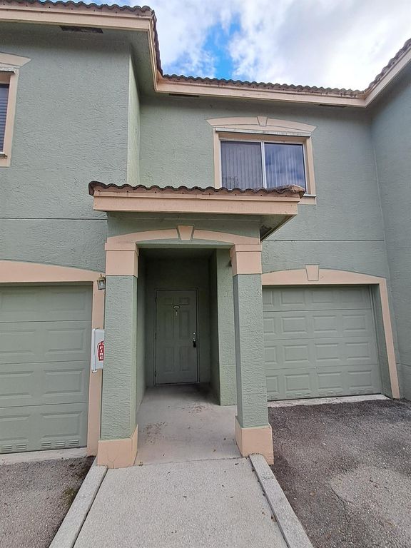 280 Crestwood Circle 102, Royal Palm Beach, FL 33411