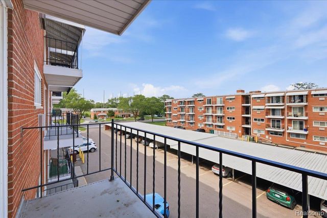 2915 W 13 Mile Road 308, Royal Oak, MI 48073