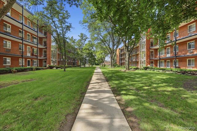 2915 W 13 Mile Road 308, Royal Oak, MI 48073
