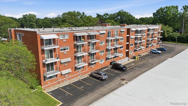2915 W 13 Mile Road 308, Royal Oak, MI 48073