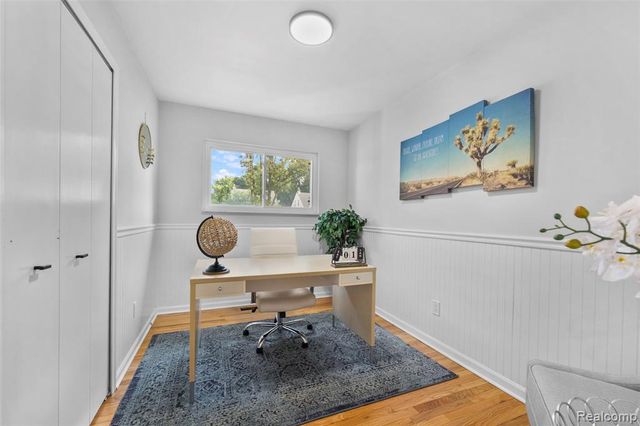 2420 E Lincoln Avenue, Royal Oak, MI 48067