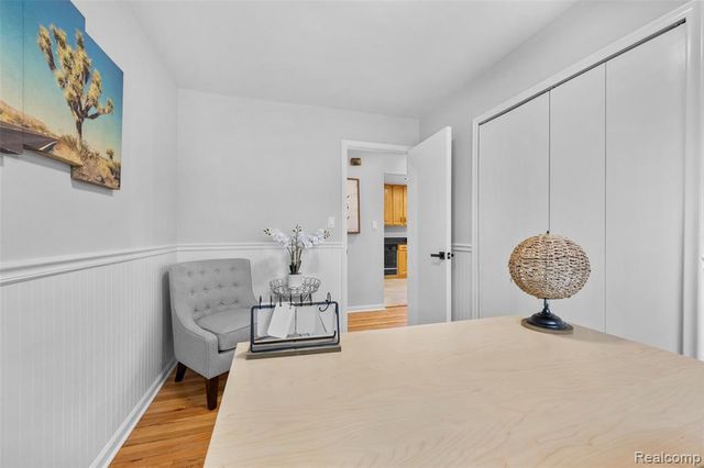 2420 E Lincoln Avenue, Royal Oak, MI 48067