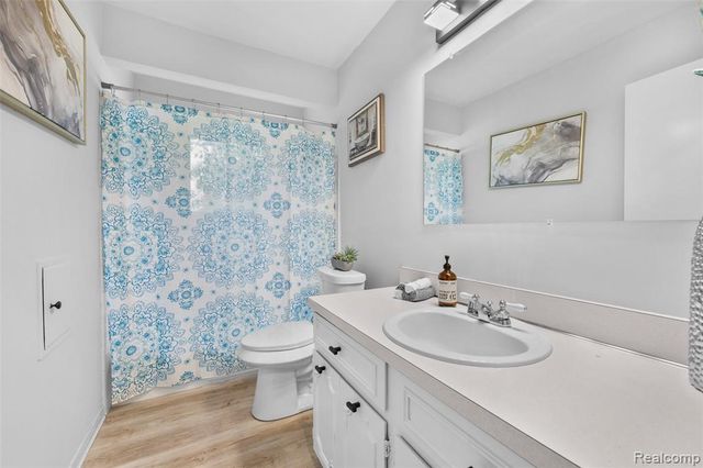 2420 E Lincoln Avenue, Royal Oak, MI 48067