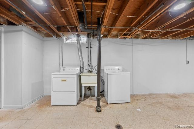 2420 E Lincoln Avenue, Royal Oak, MI 48067