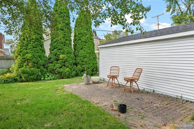 2420 E Lincoln Avenue, Royal Oak, MI 48067