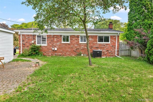 2420 E Lincoln Avenue, Royal Oak, MI 48067