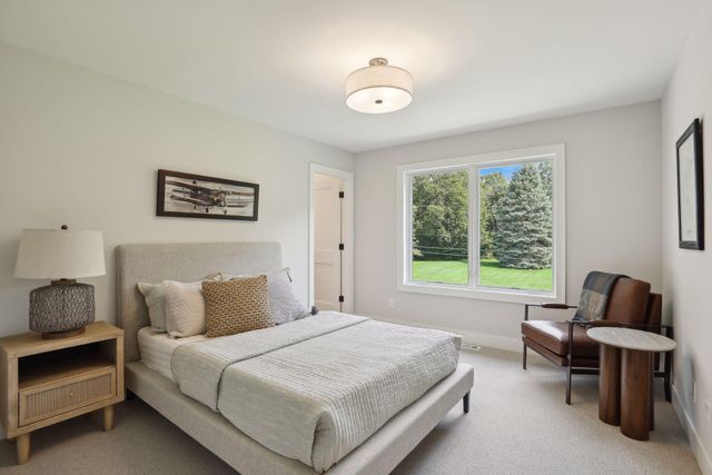 10 Sunny Side Ln, Sunfish Lake, MN 55118