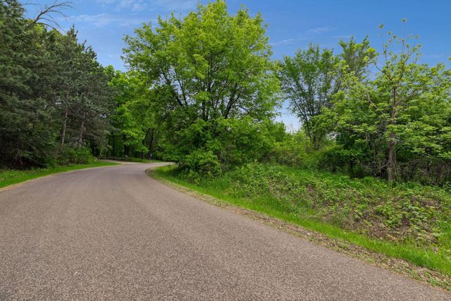 10 Sunny Side Ln, Sunfish Lake, MN 55118
