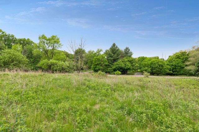 10 Sunny Side Ln, Sunfish Lake, MN 55118